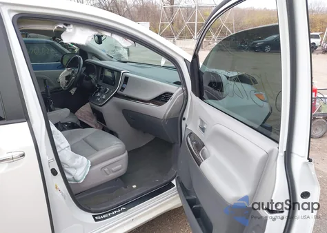 2017 Toyota Sienna Xle Premium 7 Passenger z USA, uszkodzony, nr VIN 5TDDZ3DC7HS150225